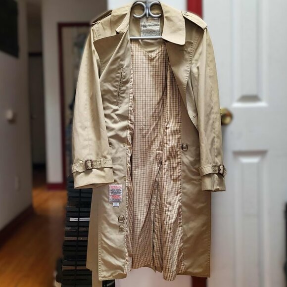 Authentic London Fog Trench Coat in Great Shape - Picture 3 of 8